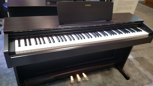 Yamaha Arius YDP-105 B Digital Piano