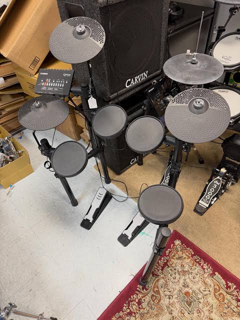 Yamaha DTX402K Electronic Drum Kit