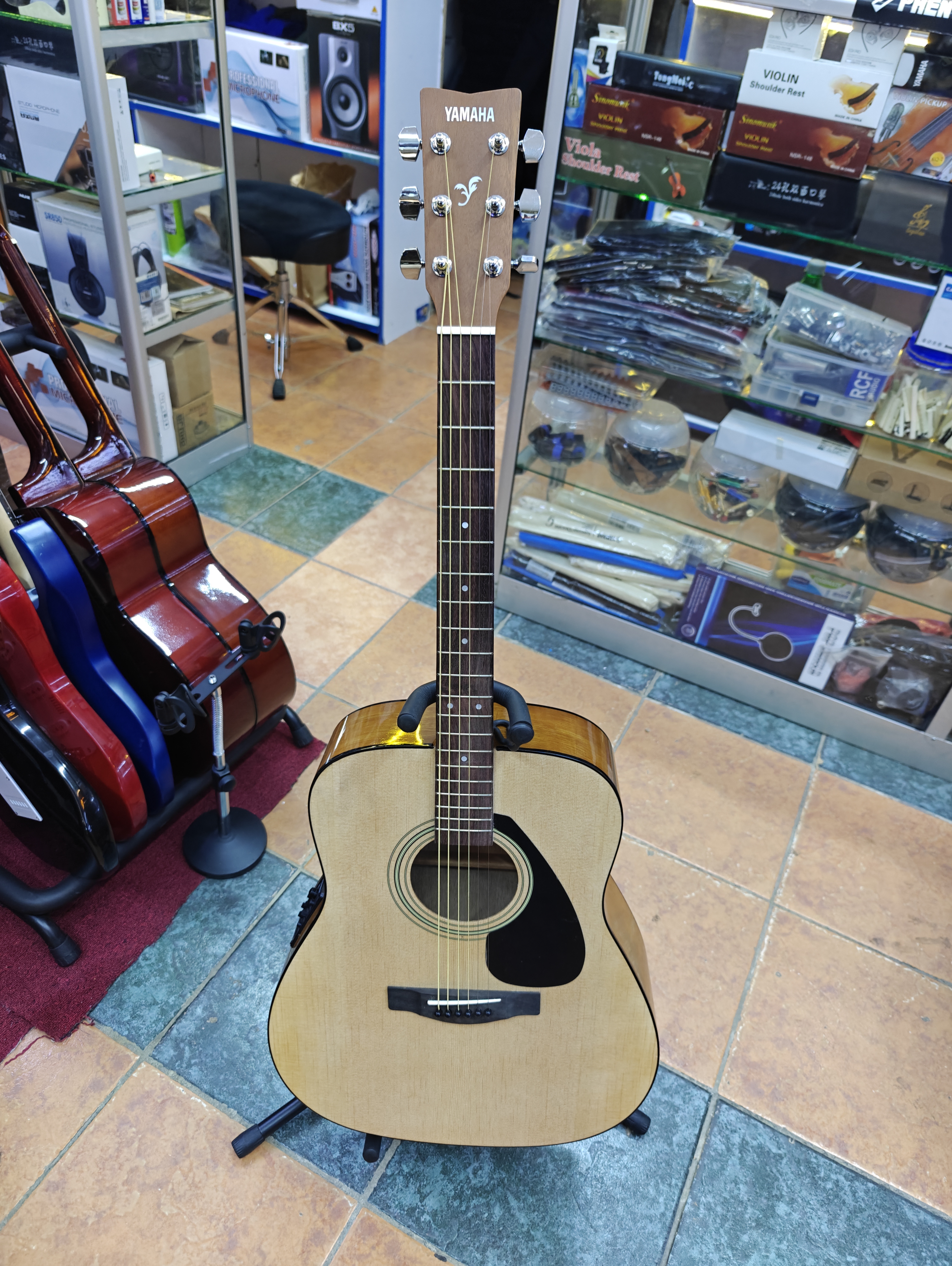 Yamaha acoustic guitar Yamaha acoustic guitar