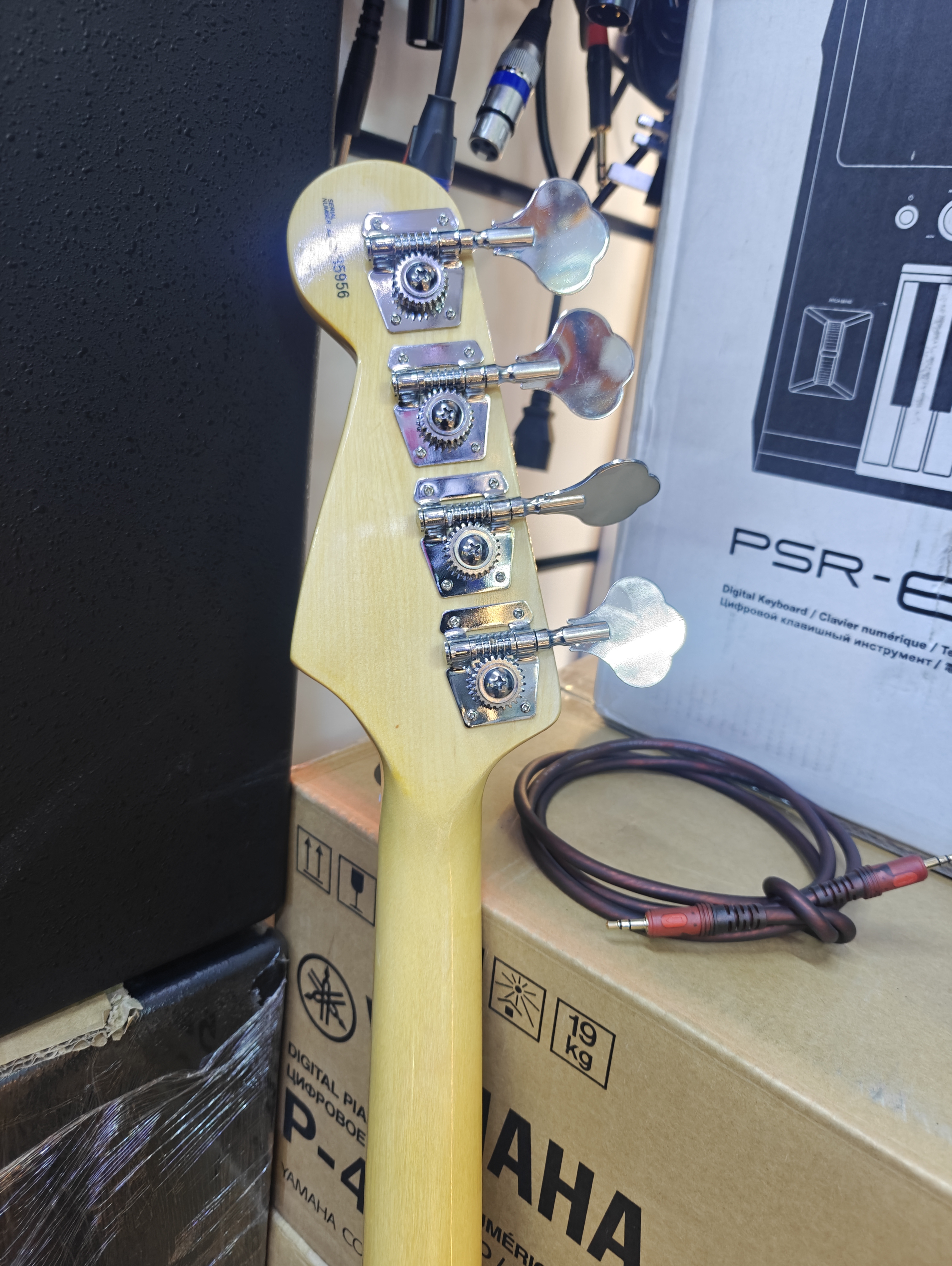 fender jazz bass 4 string heead