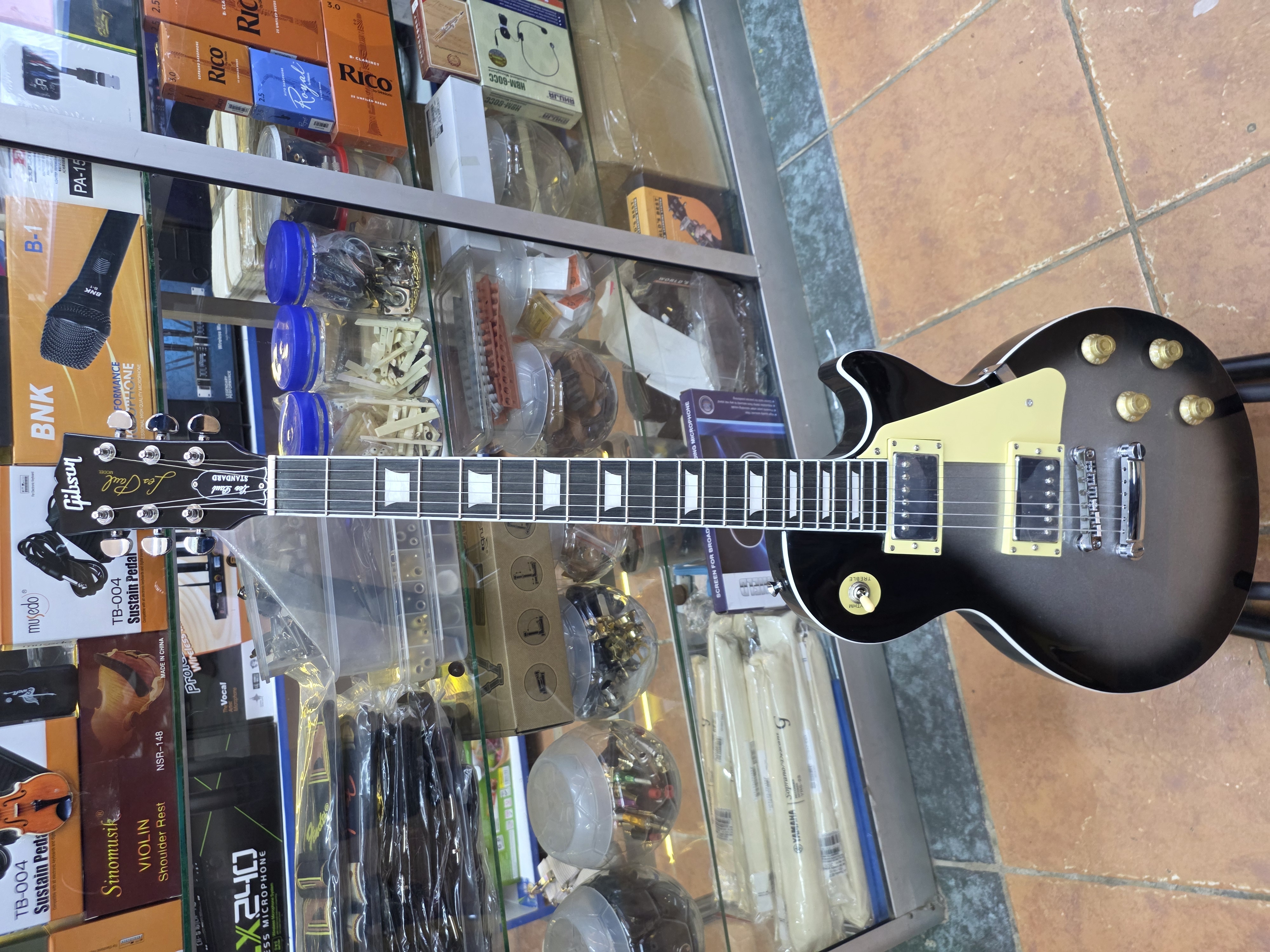 Gibson Les Paul Standard electric guitar with mahogany body, carved maple top, and dual humbucker pickups for sale in Kenya.