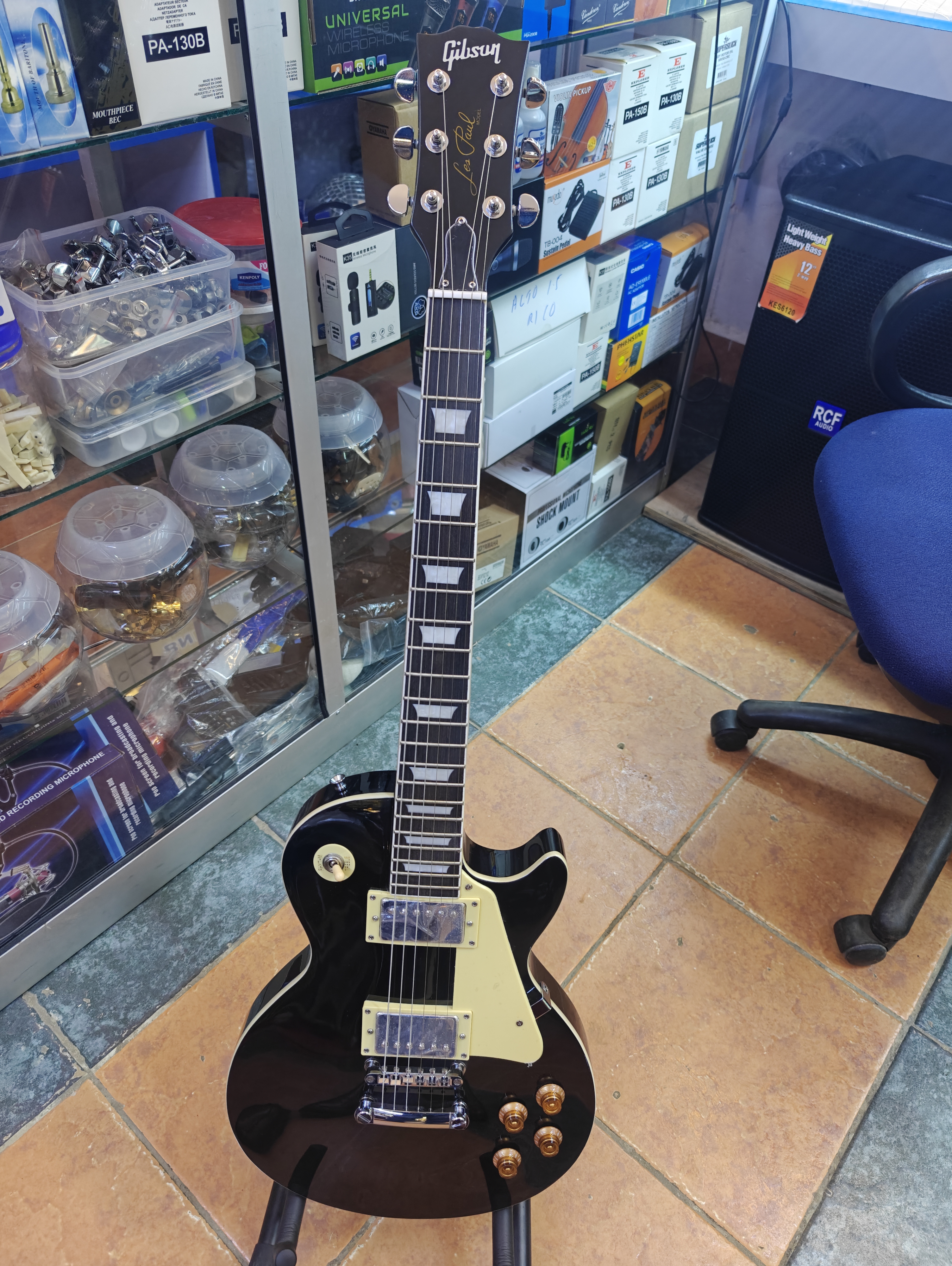 Gibson Les Paul Standard electric guitar with mahogany body, carved maple top, and dual humbucker pickups for sale in Nairobi