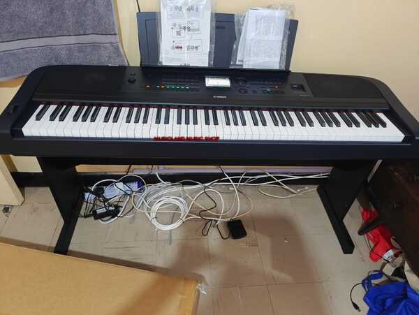 Yamaha DGX670B 88-Key Weighted Digital Piano