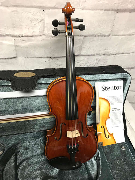 The Stentor Conservatoire II Violin Outfit is a high-quality intermediate violin designed for advancing students, music schools, orchestras, and serious learners. Known for its refined craftsmanship, responsive feel, and rich, balanced tone, it is a trusted choice for players ready to progress to a more expressive instrument.
