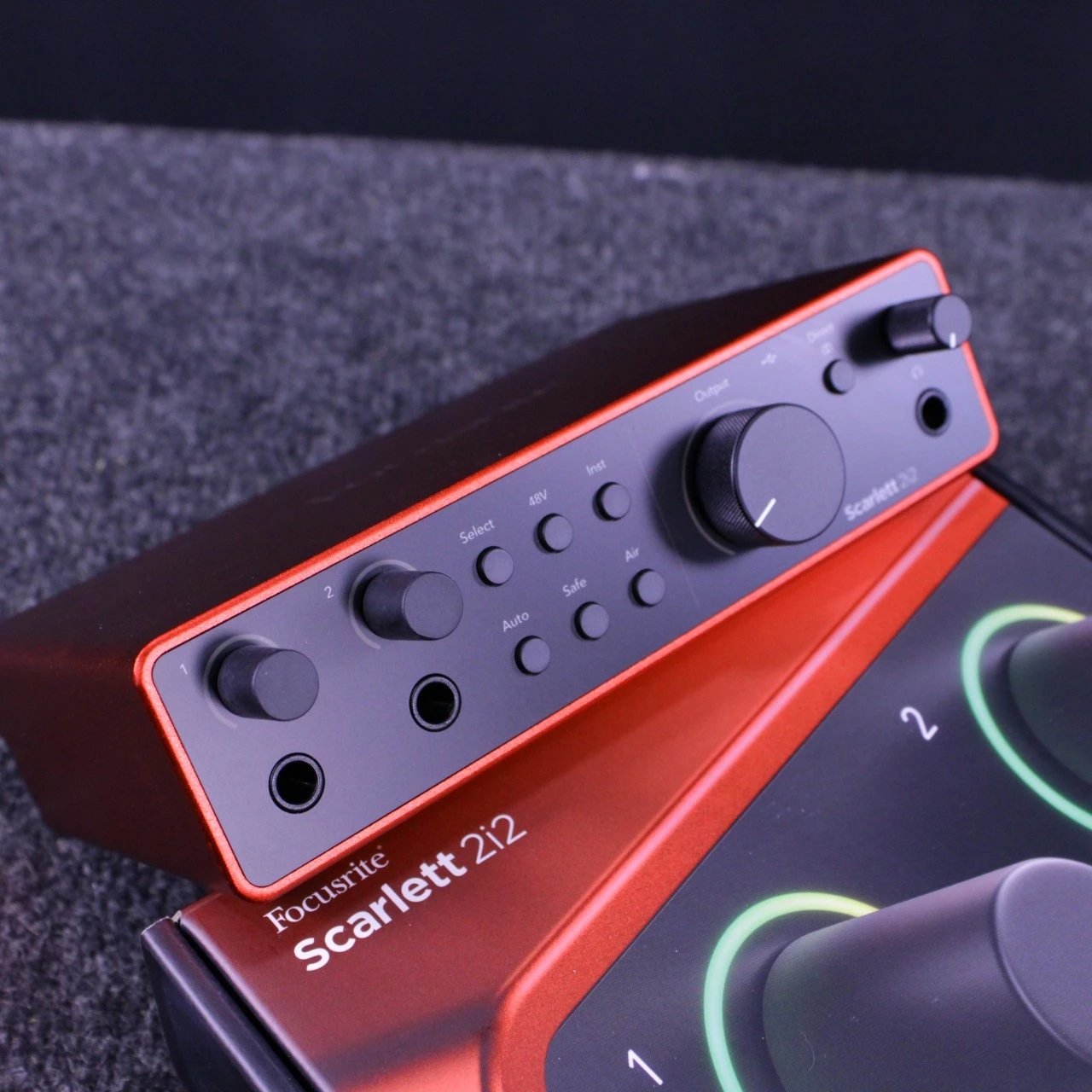 Focusrite Scarlett 2i2 4th Gen is a completely remastered 2-in, 2-out USB-C audio interface designed for musicians, podcasters, and producers